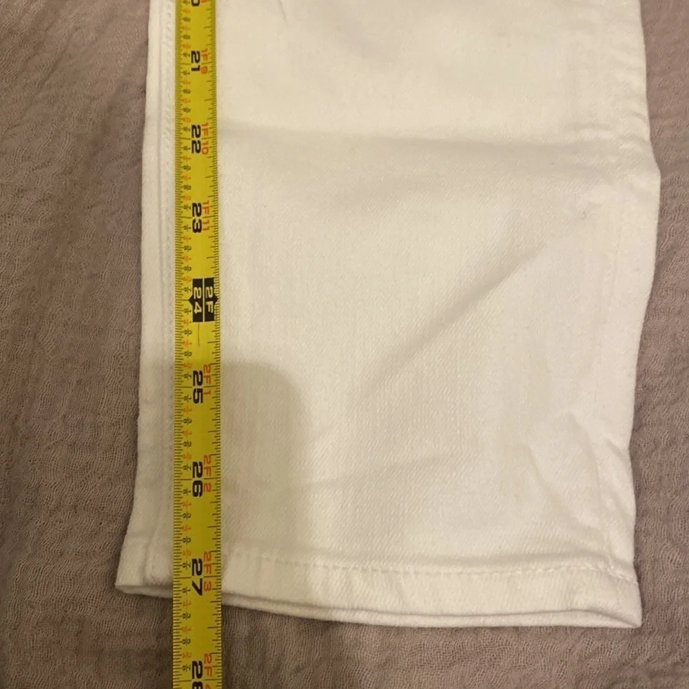 American Eagle white Mom jeans . Size 00 New